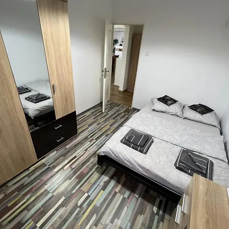 Aurel Vlaicu Center Appartamento 4*