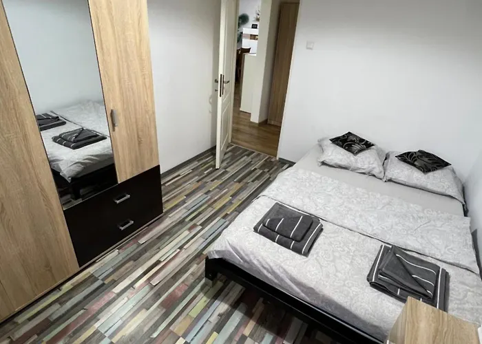 Aurel Vlaicu Center Appartamento 4*